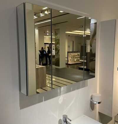 ROCA Victoria горен шкаф с огледални врати и осветление – Онлайн промоция ROCA Victoria горен шкаф с огледални врати и осветление – Онлайн промоция