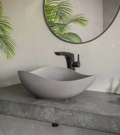 Сива мивка върху плот