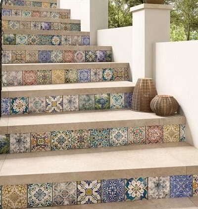 Гранитогрес със средиземноморска визия и състарен вид. Пачуърк ефект и малки размери.