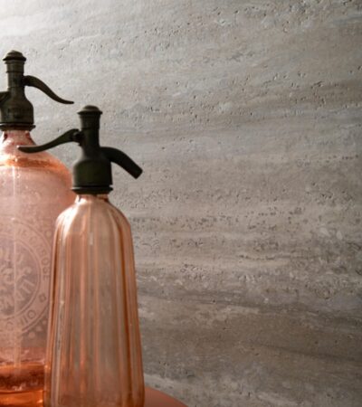 Гранитогрес с каменен ефект тип травертин. Италиански ранитогрес Код: M9EM Категория: Подови, Стенни плочки Предназначение: За всякакви помещения Приложение: Външно и Вътрешно Размер в см: 60 х 120 Дебелина в мм: 10 Ректификация: Да Визия: Травертин Повърхност: Натурална, Мат