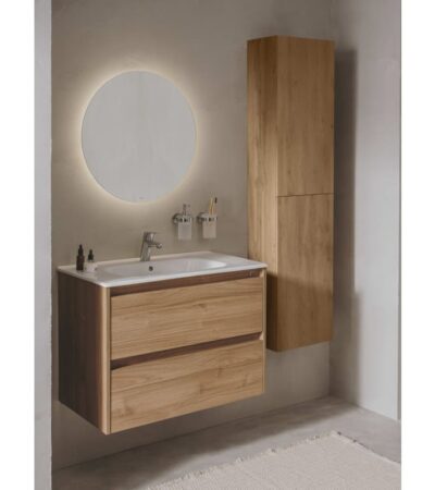 Баланс и съвършенство в дизайн, който получава вдъхновение от пълната Луна, като източник на светлина и свежест. Тази колекция е гъвкаво, младо и изтънчено предложение, което може да се адаптира към всякакъв вид пространствено оформление, съчетавайки практичност, елегантност и дизайн. A812401000 Кръгло огледало с амбиентно LED осветление